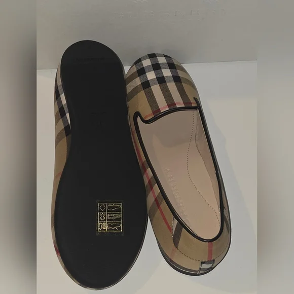 Like New Burberry Girls Novacheck Loafers! - Picture 6 of 12